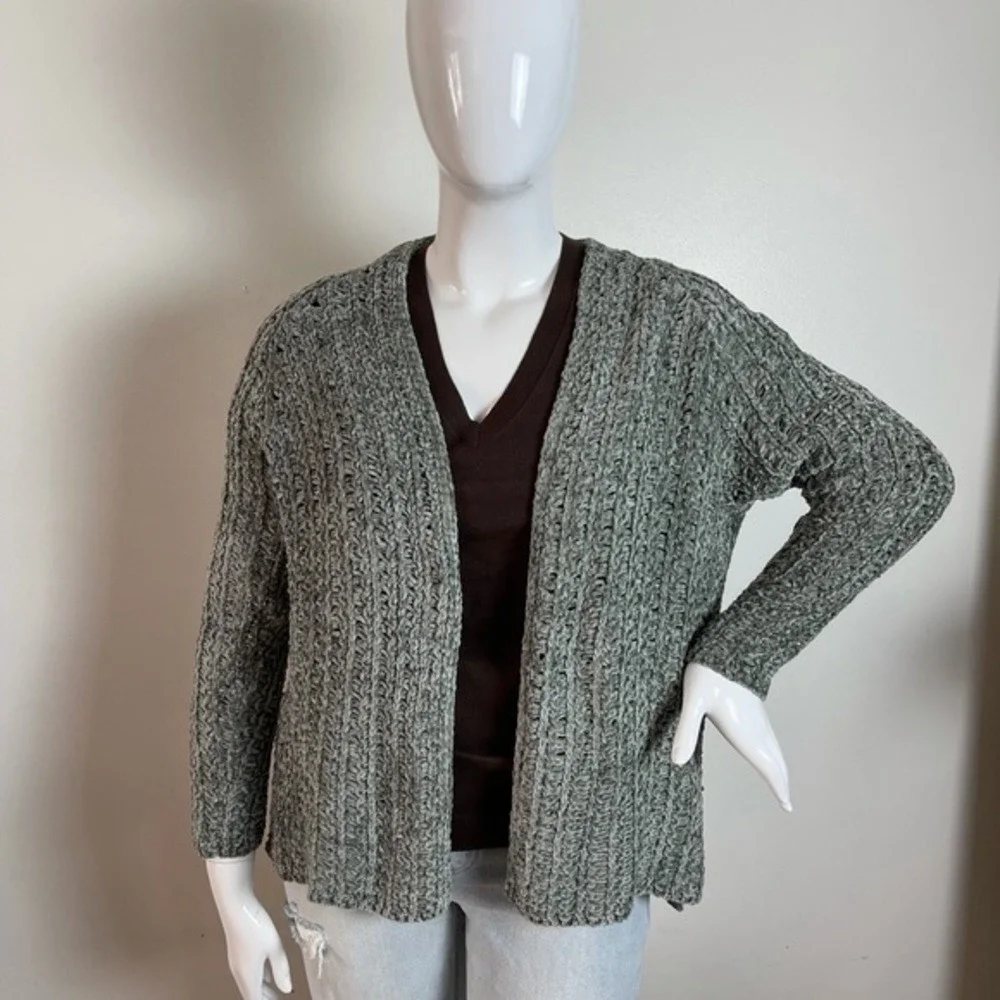 ⭐️ Wild Fable  Modern Minimalist‎ Green Knit Cardigan size M
